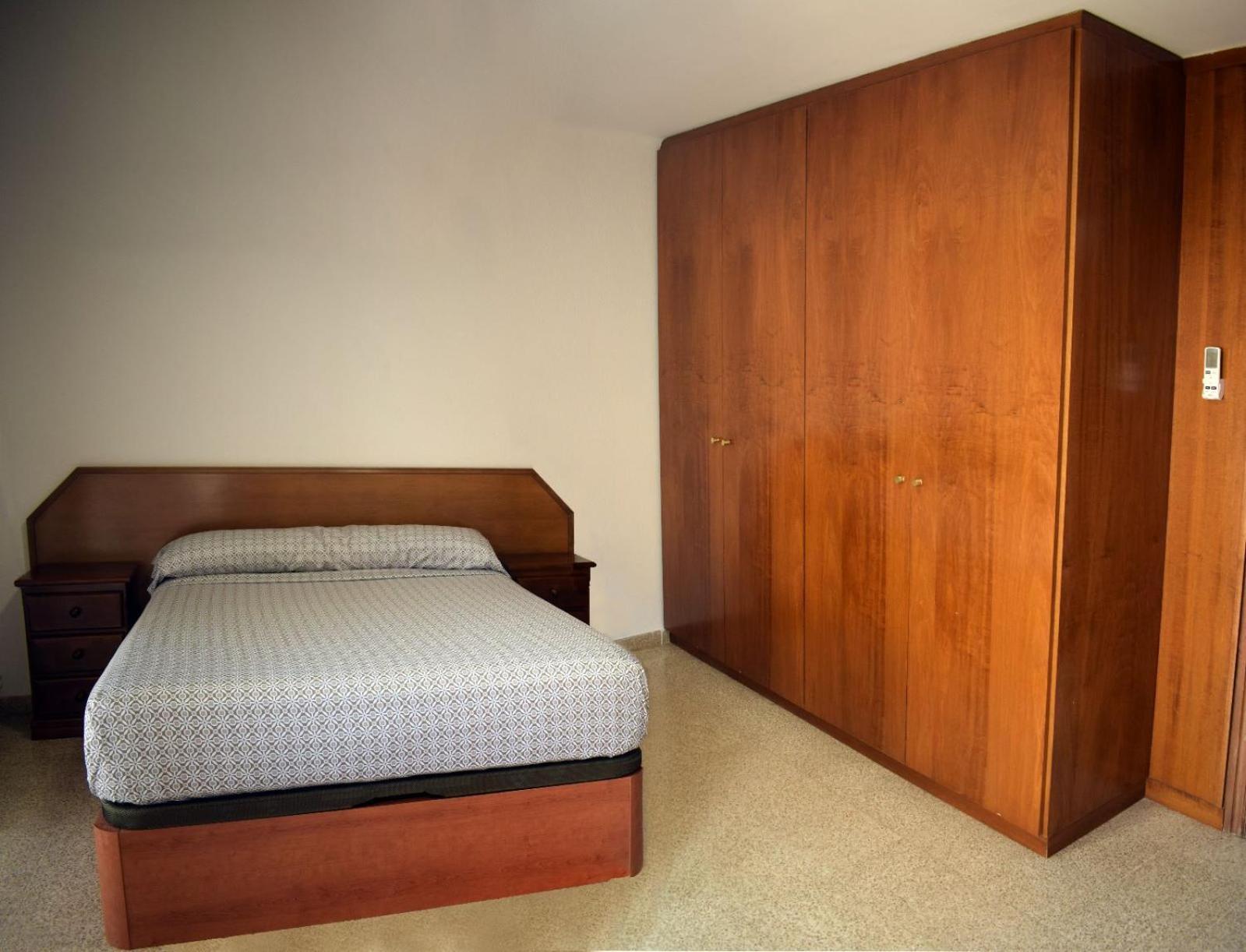 Apartamentos Atlas Terrassa IV Екстериор снимка